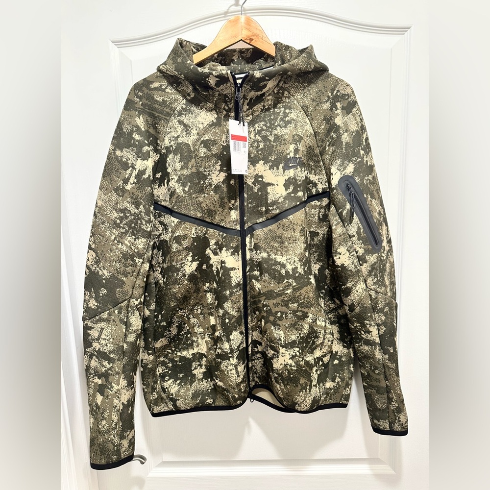 Nike Men's Tech Fleece Windrunner Hoodie Green Camouflage HV5055-276, Sz Large